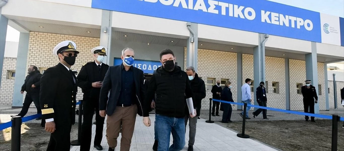 Το παράδειγμα των ΗΠΑ: Πώς θα πείσουν τους πολίτες να εμβολιαστούν - Οι απαγορεύσεις και... τα μπόνους